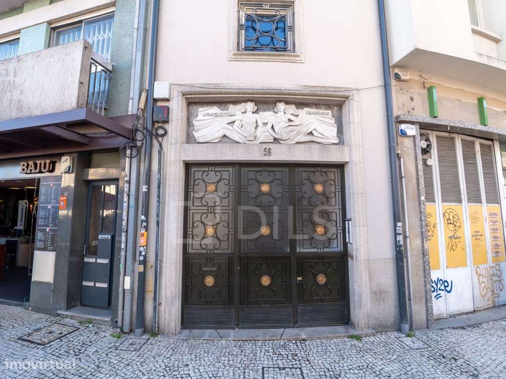 Apartamento T0+1 com arrecadação, na Baixa do Porto-18