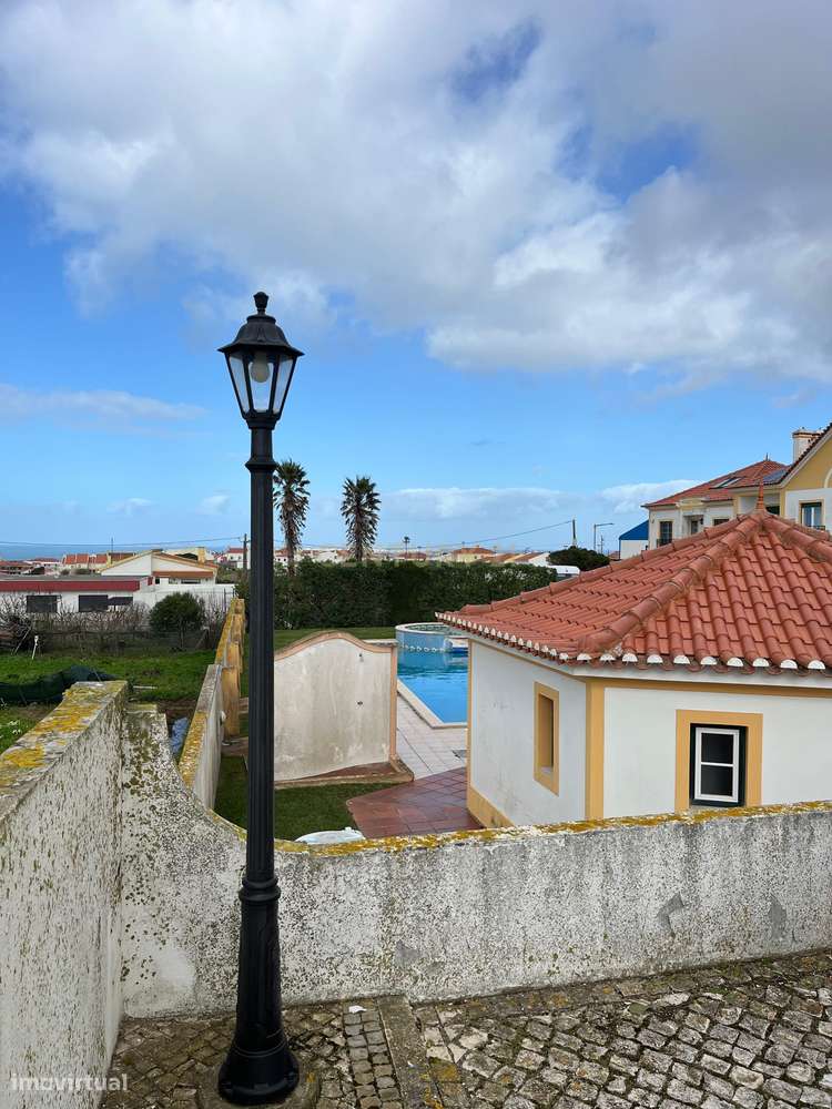 Moradia T4 em condomínio fechado com piscina, vista mar e walking dist-5