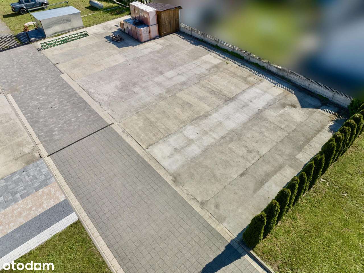 Budynek z placem przy obwodnicy Opola-13