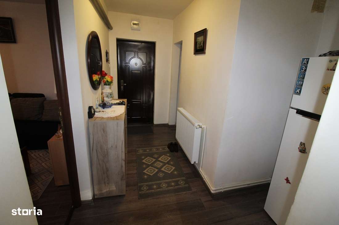 Vând apartament 3 camere în Hunedoara, Micro7-Trandafirilor, parter-8