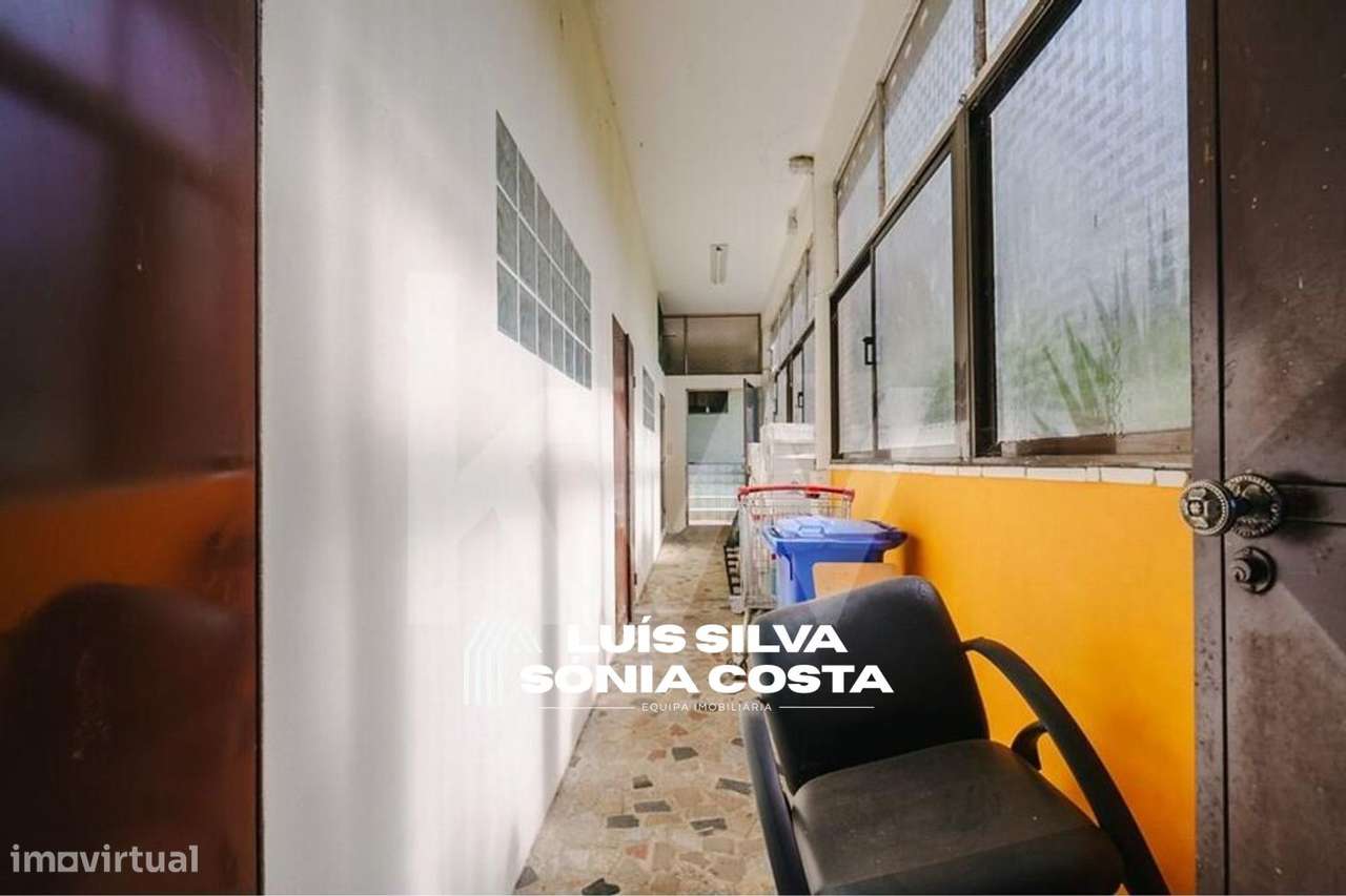 Moradia Independente T6 c/ Anexos, Armazém e Terreno p/ Construção-26