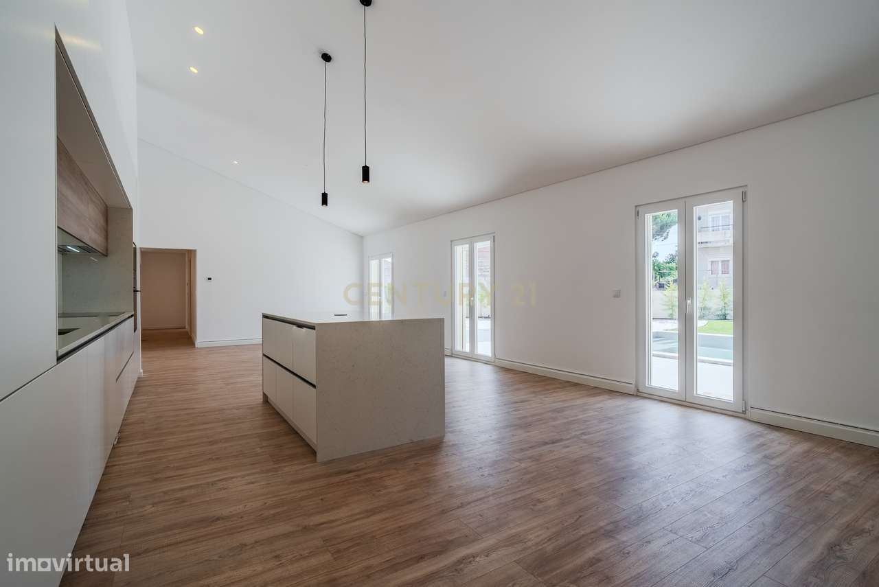 Moradia Térrea T4 totalmente renovada, com piscina, espaço exterior e-6