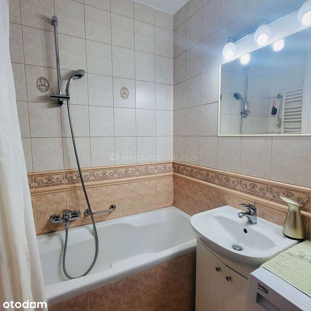 3 pokojowe mieszkanie - 300 metrów od stacji metra-11