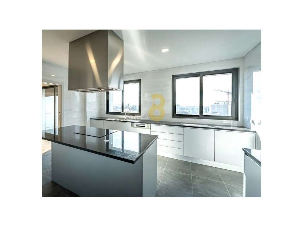 Magnifico T4 Recuado com terraço e 3 frentes na Boavista. - Grande imagem: 3/24