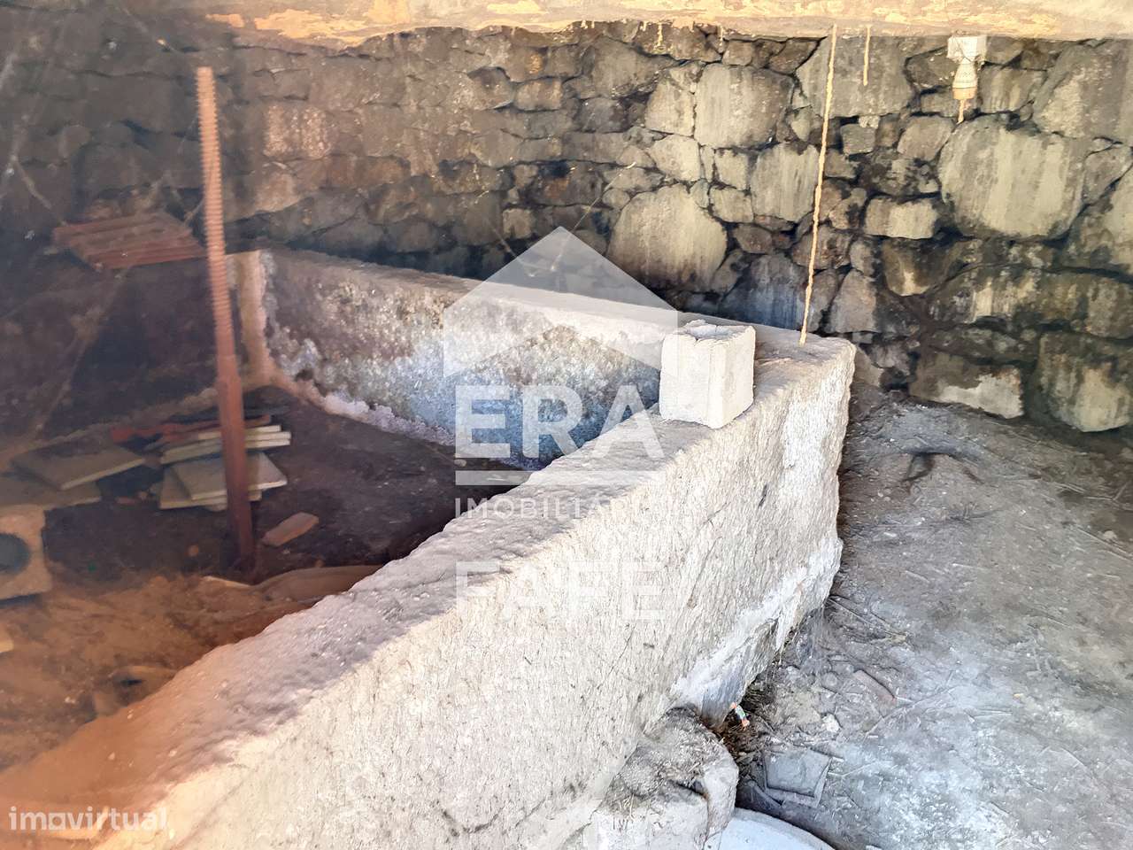 Moradia para restauro em Revelhe - Grande imagem: 5/11