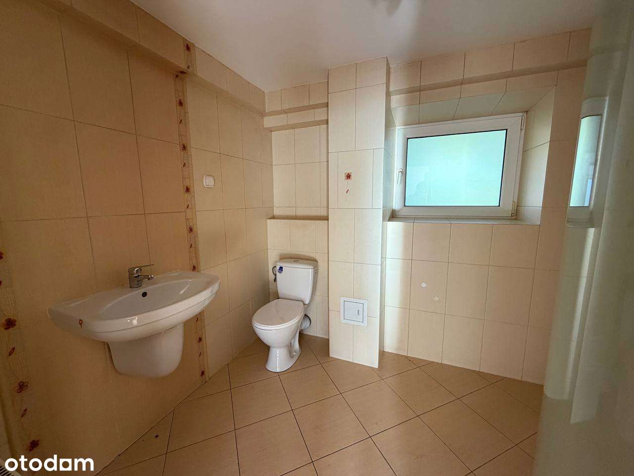 Na sprzedaż połowa domu z dwoma niezależnymi kondygnacjami + Garaż-16