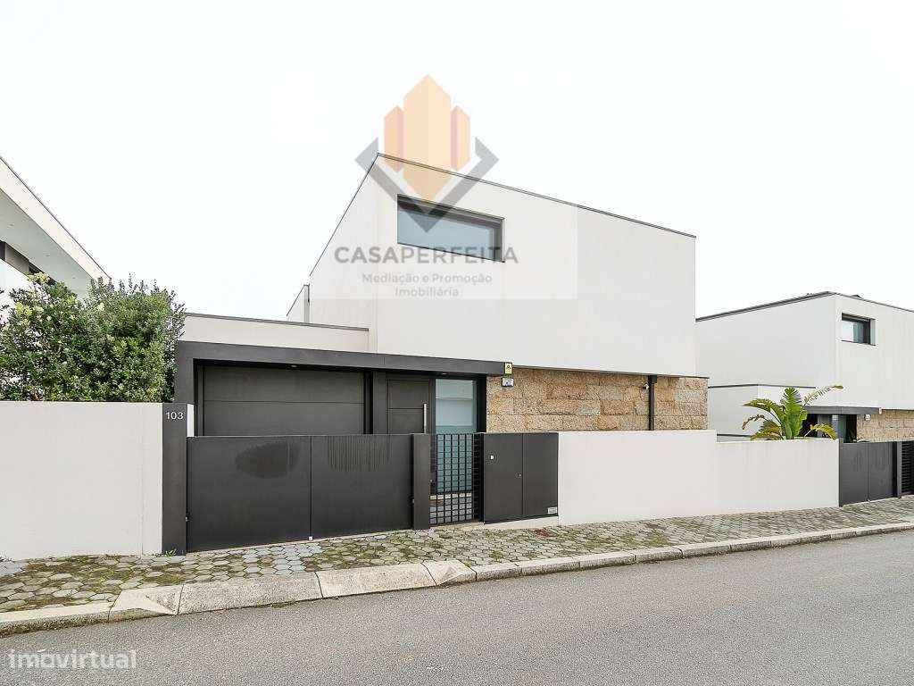 Moradia T4 de Luxo com 4 Frentes, 4 Suites, Elevador, Piscina e Jar... - Grande imagem: 5/31