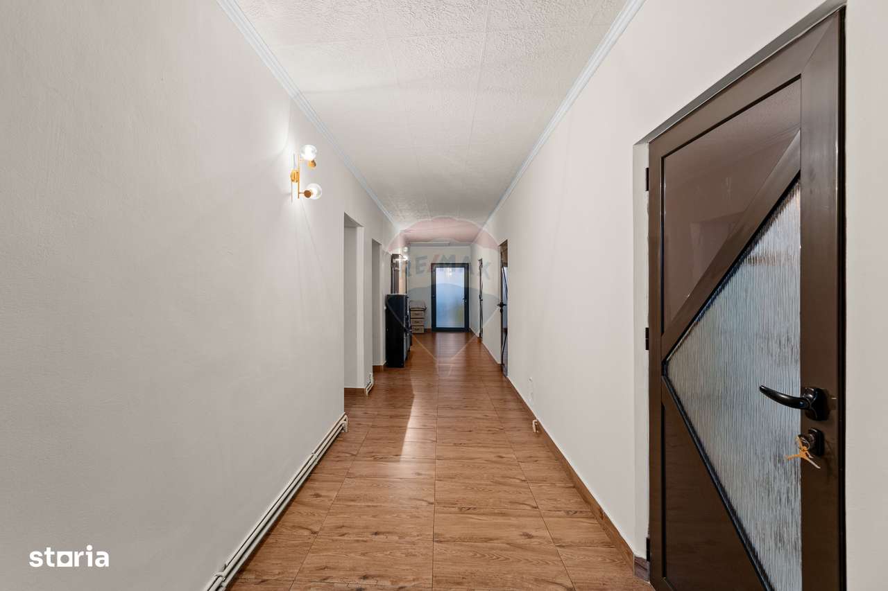 Casă spațioasă cu 4 camere și spațiu comercial în Bujac-16