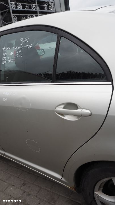 Drzwi Lewe Tylne Lewy Tył Toyota Avensis Sedan T25 Kolor: 1C0 - 2