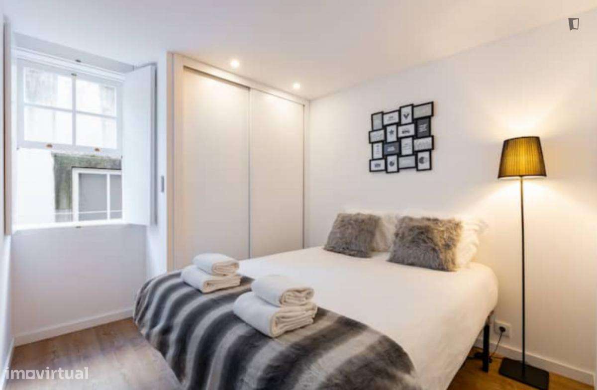 Apartamento com 1 quartos - localizado em Sé Porto - Grande imagem: 2/10