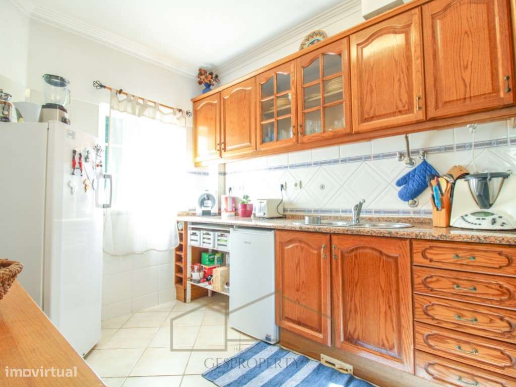 Moradia T3 nos Foros da Amora-11