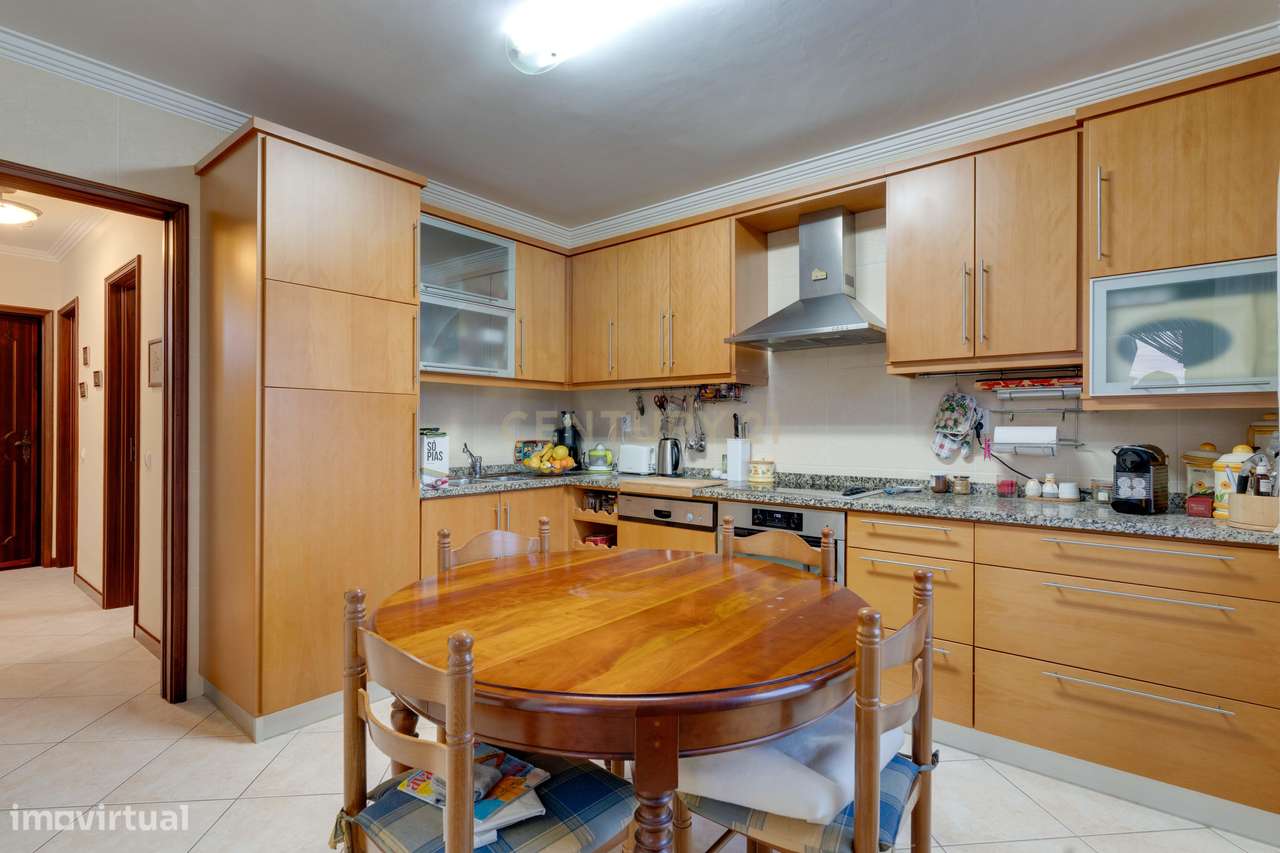 Moradia com um belissimo espaço exterior e praia privada!-21