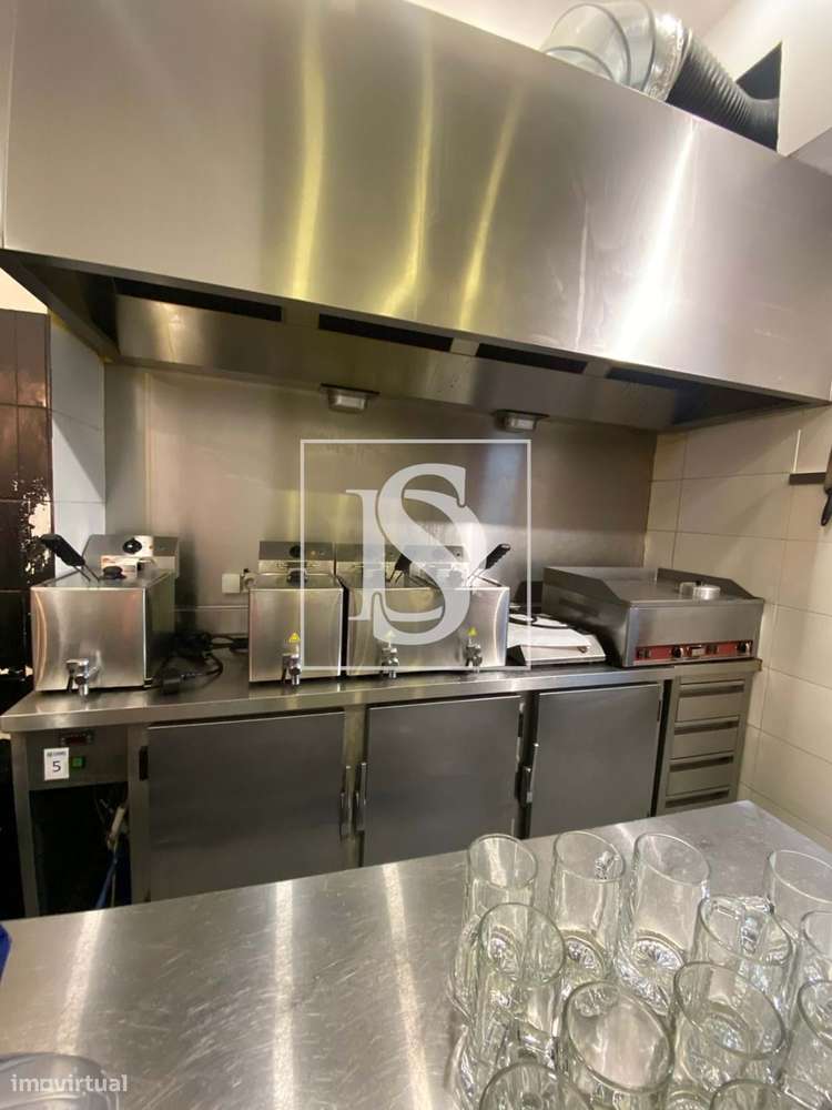 Trespasse restaurante/hamburgueria em Braga — Oportunidade Única de In-4