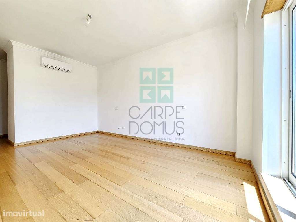 Espaçoso apartamento T3, com parqueamento, junto centro de Loulé, A...-47