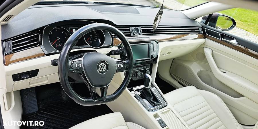 Volkswagen Passat 2.0 TDI DSG Highline - 16