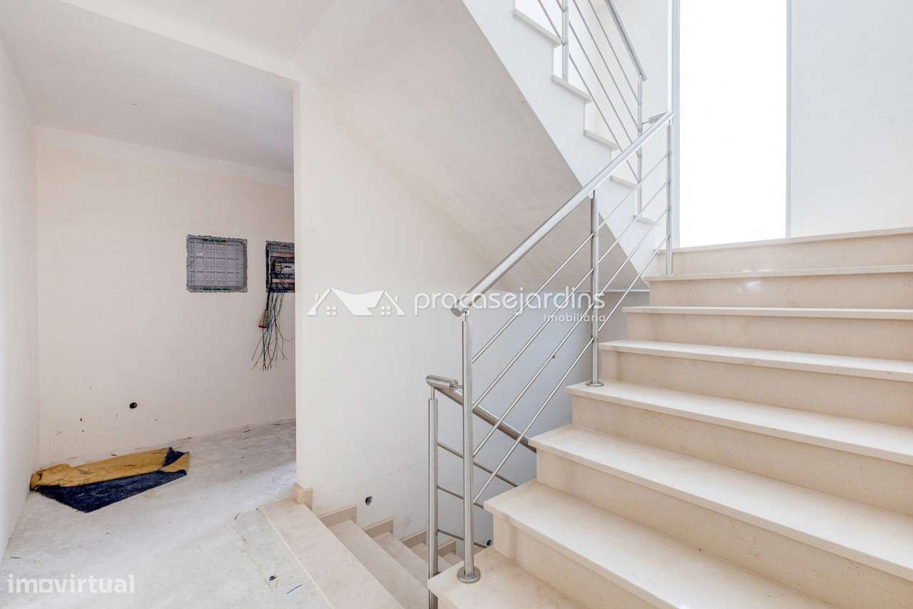Moradia T3 com Garagem para 3 Viaturas a 5 Minutos de Leiria-29
