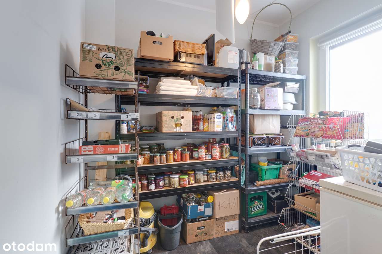 Przestronna nieruchomość w Dąbrowie przy ul. Granicznej-6