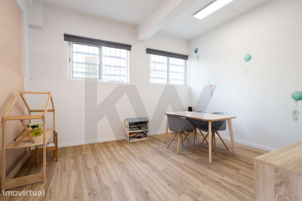 Espaço comercial na Cova Piedade com 166 m2 e Forte Potencial de Rendi-12