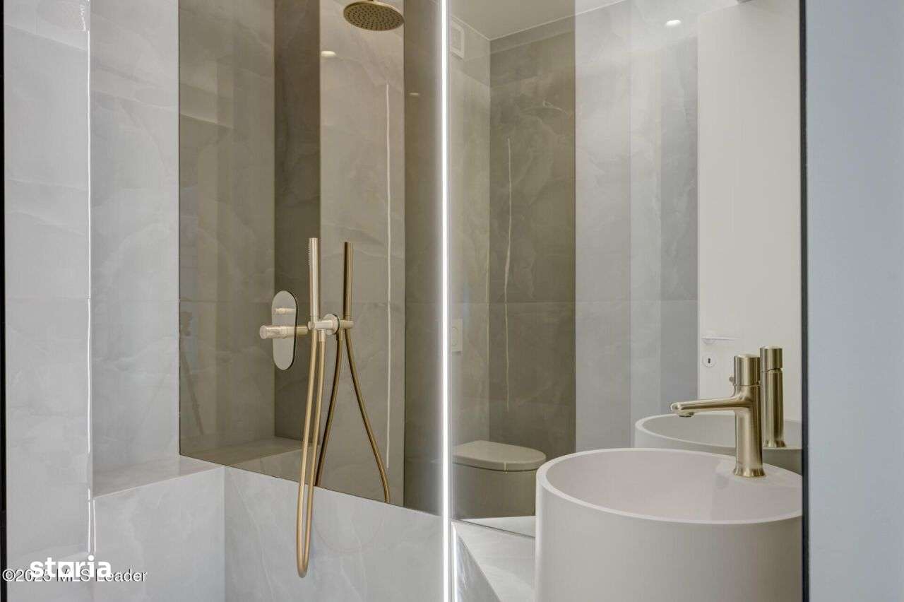 Apusul de la ultimul etaj din Cortina North | 3 camere | 76.7 mp - Imagine principală: 5/20