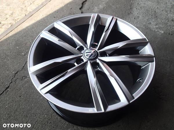 FELGI VW 18 DARTFORD SHADOW CHROME 5X112 PASSAT - 5