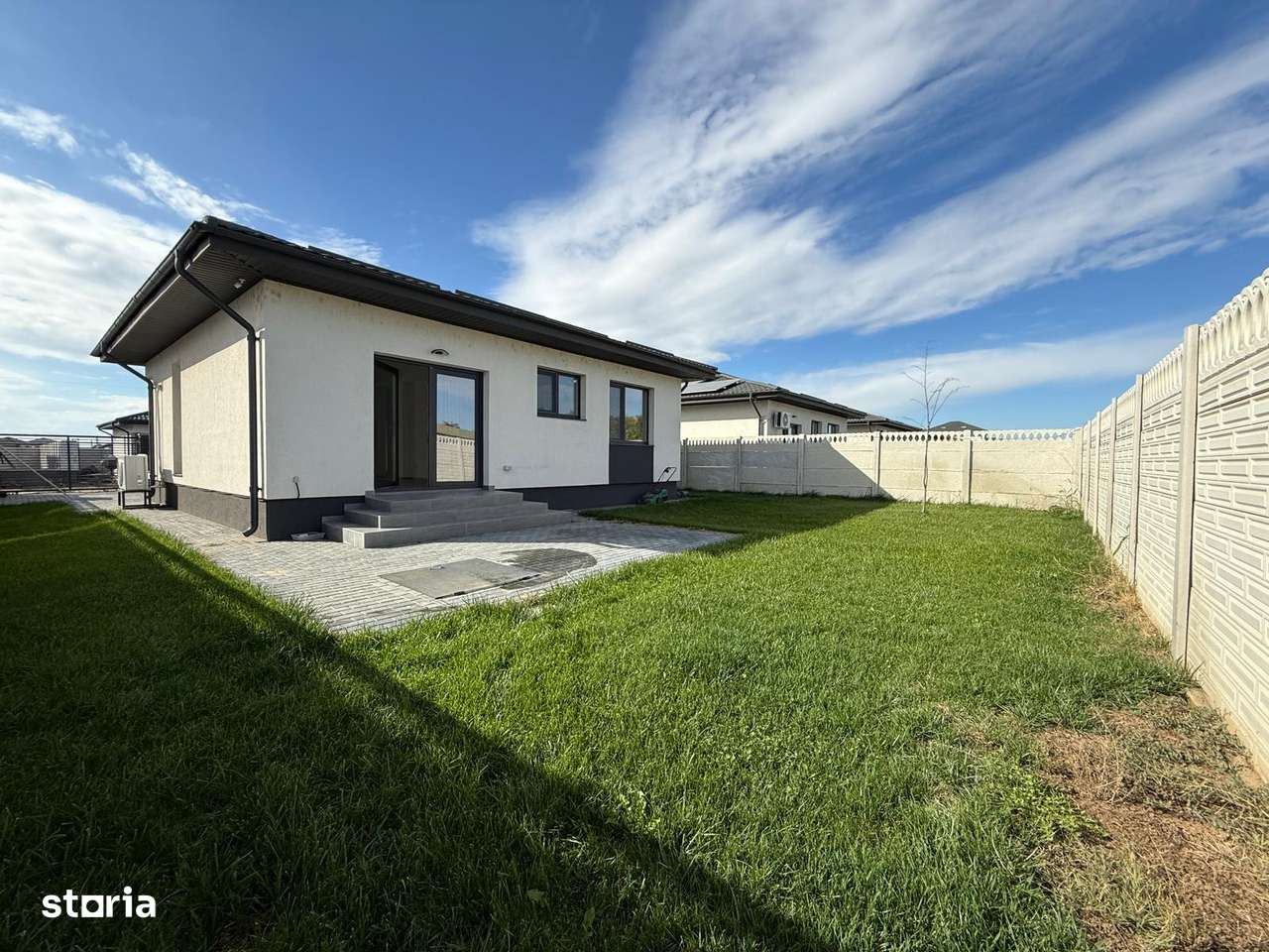 Casă modernă parter ~ 3 camere 2 băi ~pompă de căldură ~panouri solare-9
