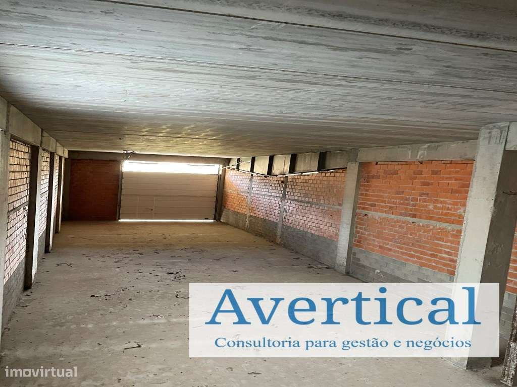 Condomínio com 16 armazéns-21