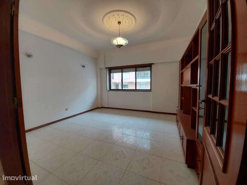 T1 em Tercena, perto da Universidade Atlântica. Ref_0529A - Grande imagem: 4/16