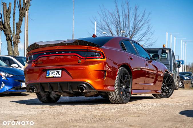 Dodge Charger 6.4 Scat Pack - 8