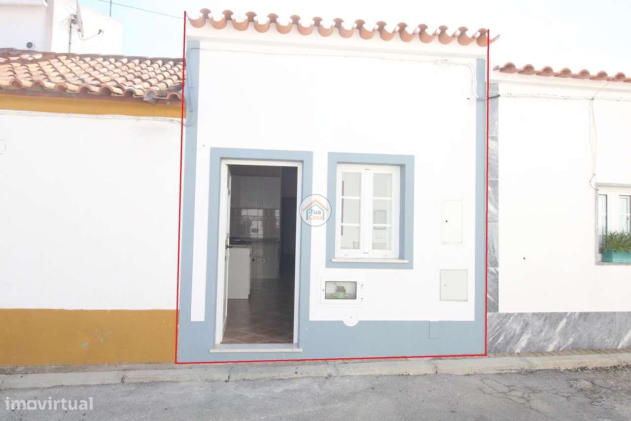 Moradia T2 com terraço em localizada em Perolivas, Concelho de Regueng - Grande imagem: 2/15