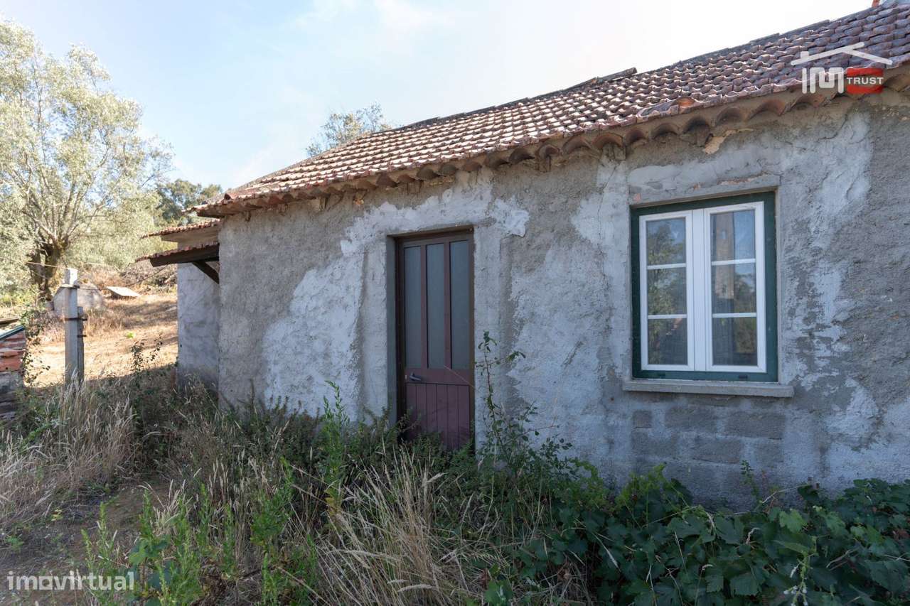 MORADIA T2 EM SEIÇA INSERIDA NUM TERRENO COM 707 m²-0