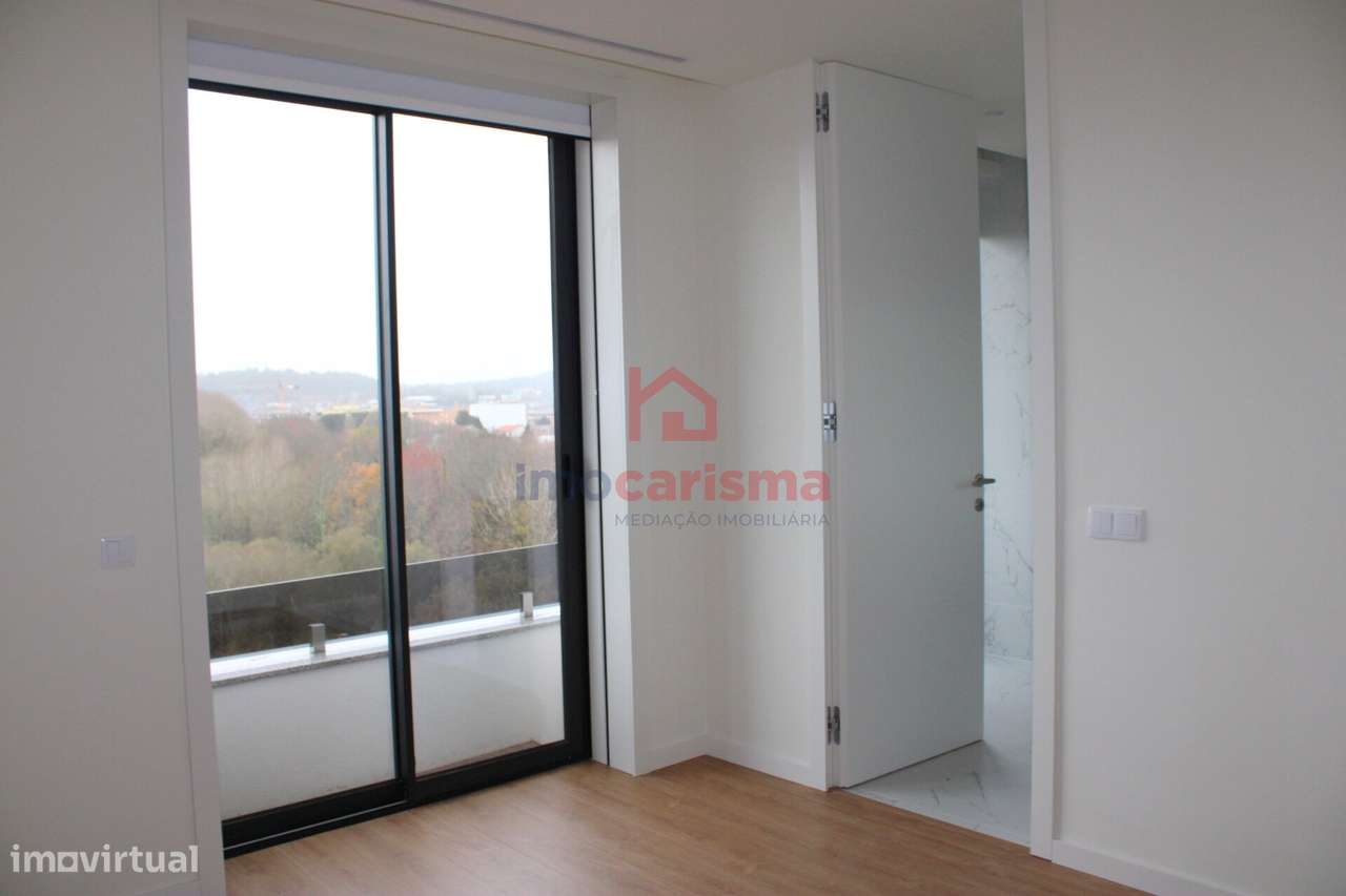 Apartamento T3 Novo, No Último Piso, Centro de Paços de Ferreira-11