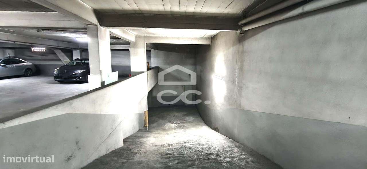 Apartamento T3 com Excelente Localização em Caneças-24