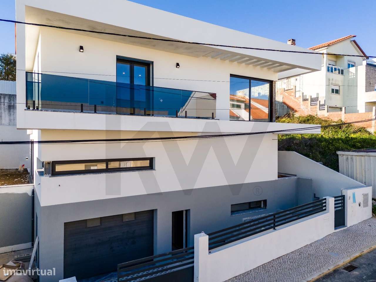 MORADIA NOVA EM ODIVELAS, T5 COM DUAS SUITES  PISCINA E GARAGEM PARA D - Grande imagem: 4/60