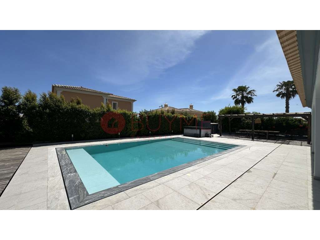 Moradia V4 Exclusiva com Piscina, Jacuzzi e Amplos Jardins em Almancil-7