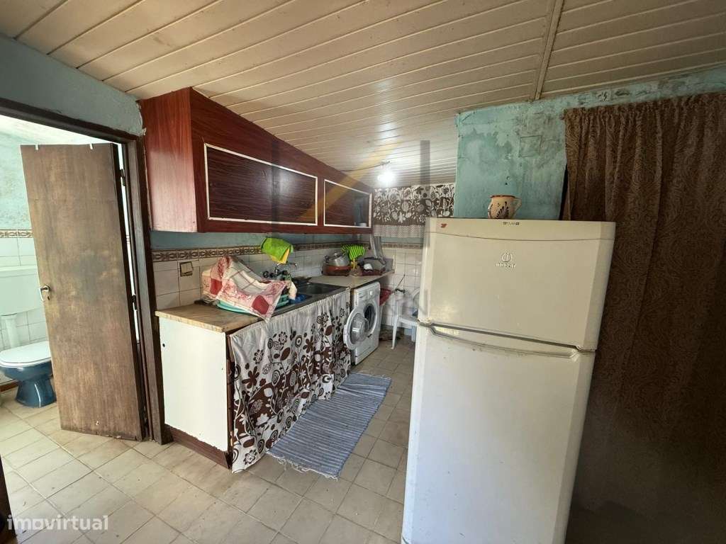 Terreno Urbano com 412m2 e pequena moradia edificada-16