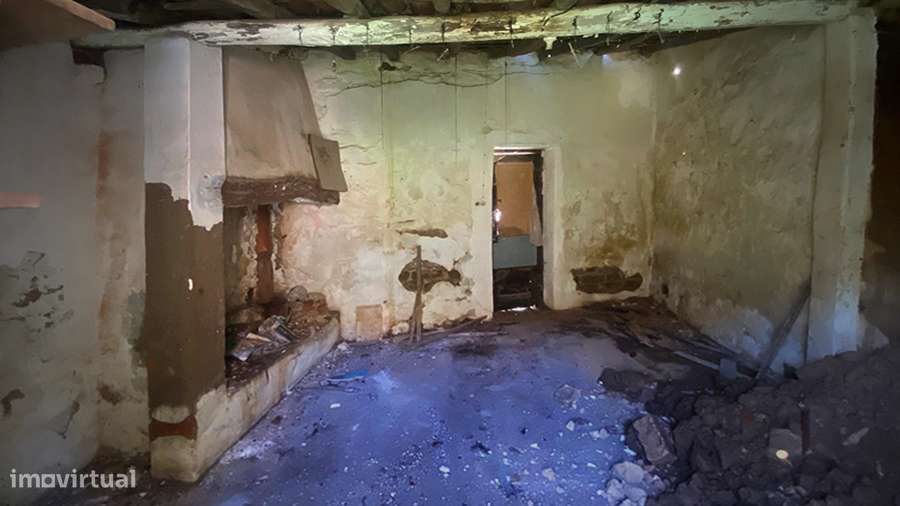 Moradia, logradouro, anexo, para recuperar, aldeia Famões, Bombarral - Grande imagem: 5/17