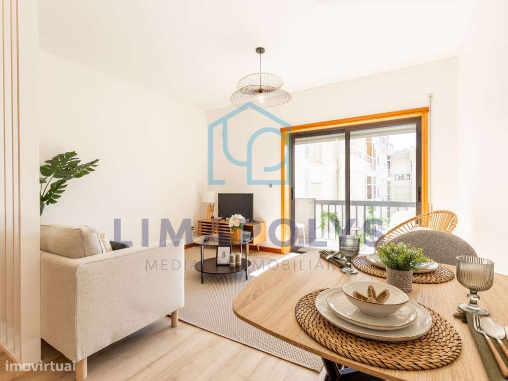 Elegante apartamento T1 renovado com lugar de garagem-1