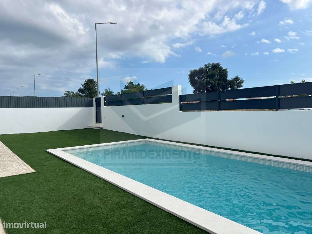 Moradia Isolada, Nova, 3 Suítes, Piscina, Garagem, AZEITÃO!-23