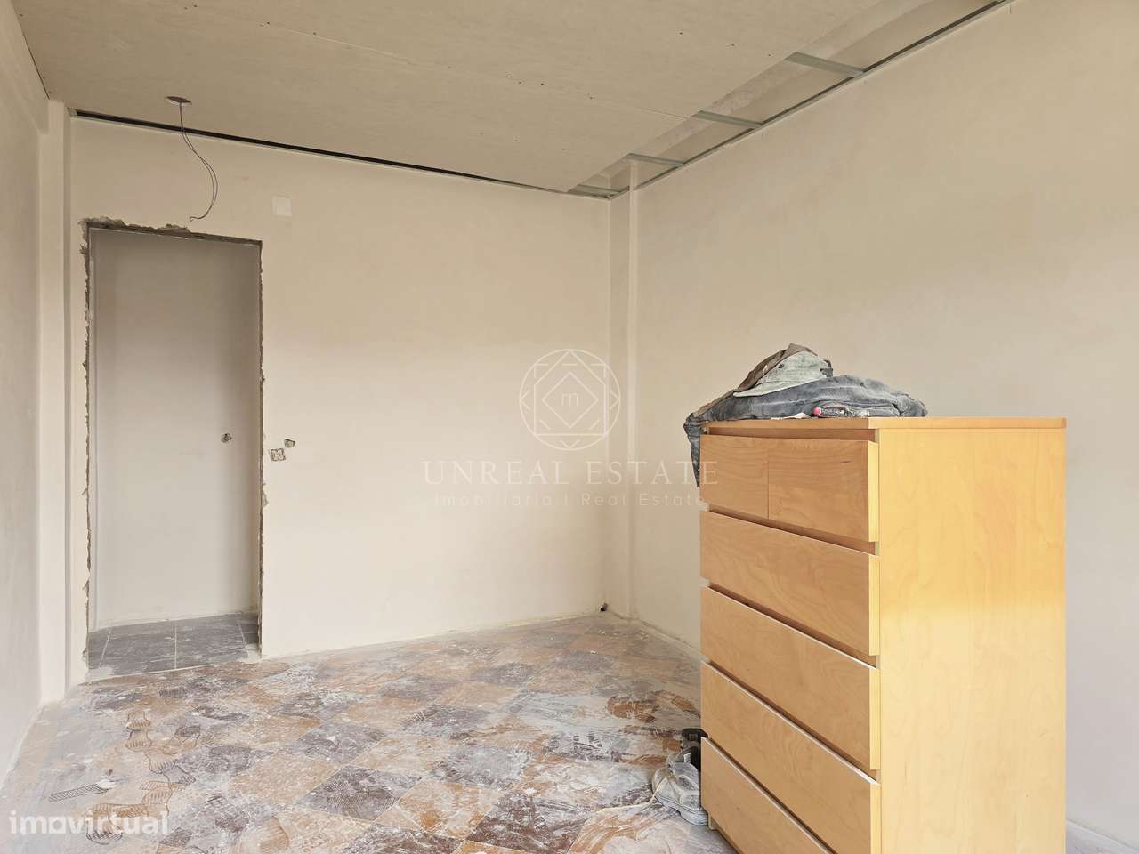 Apartamento T3 em Remodelação com Terraço de 80 m² e Parqueamento | Se-34