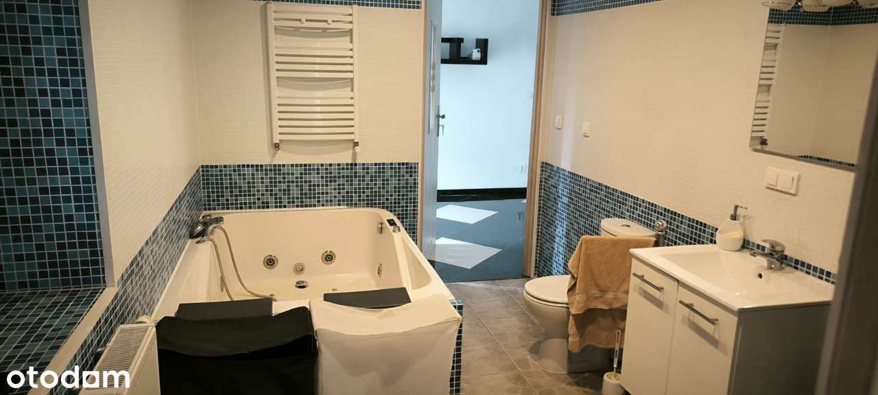 Dom jednorodzinny z basenem i sauną-8