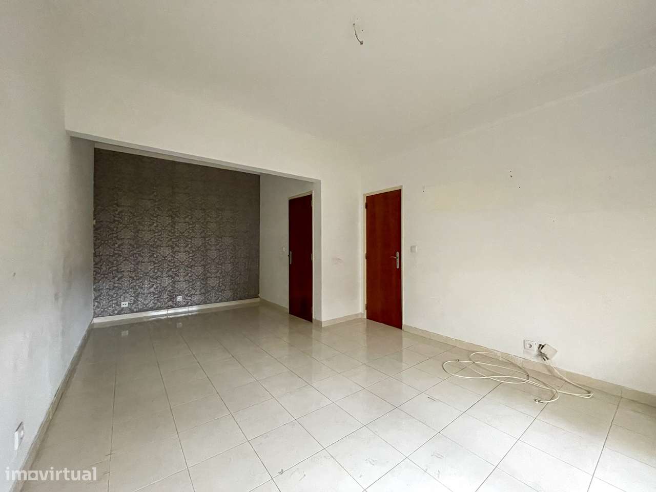 Prédio com 8 T2 (7 devolutos) + Sótão - Póvoa de Santa Iria-8