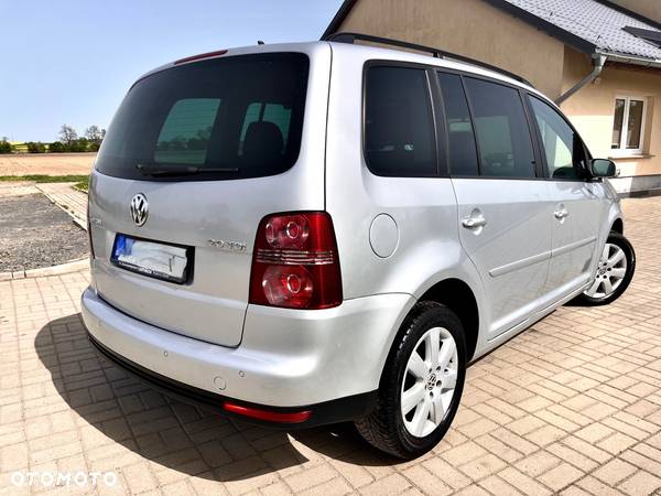 Volkswagen Touran 2.0 TDI Highline - 4