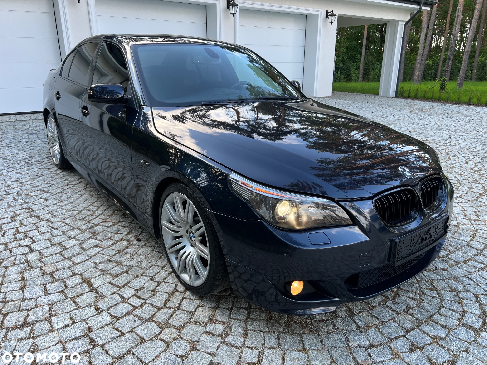 BMW Seria 5 545i - 11