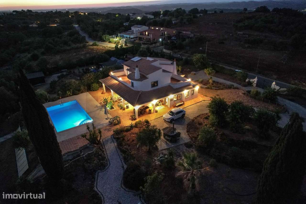 Deslumbrante moradia com 5 suites e piscina em zona tranquila, rodeada - Grande imagem: 5/57