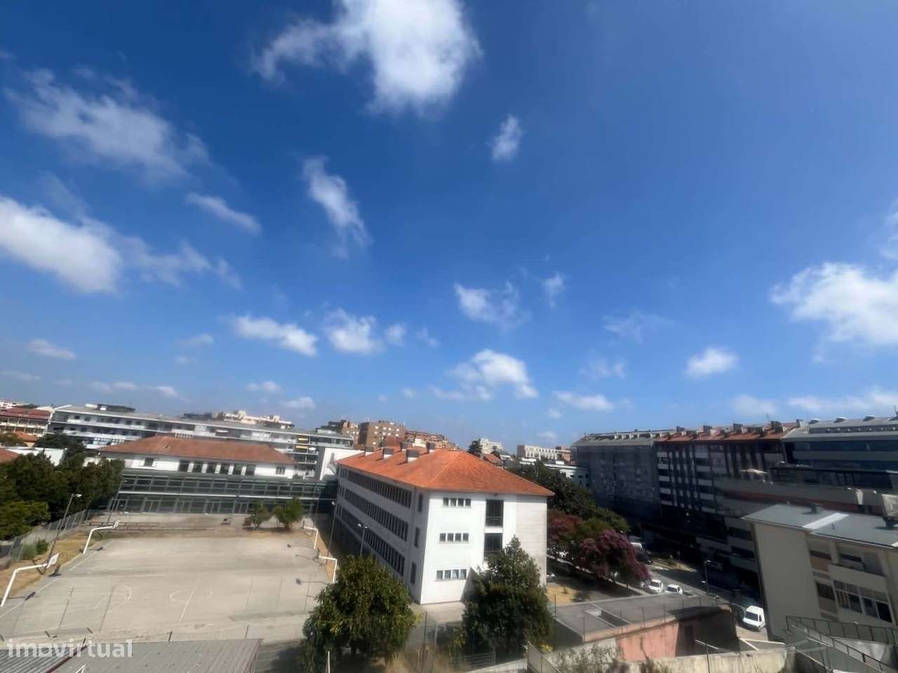 Apartamento T1 no centro do Porto com garagem-27