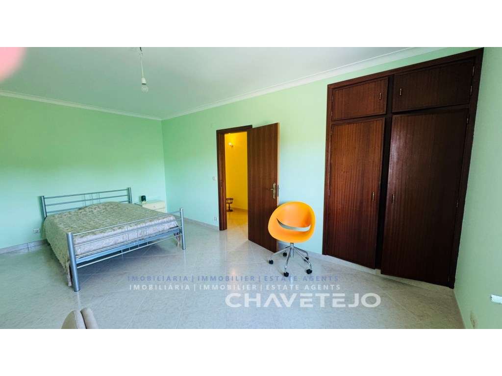 Quintinha T4 com Amplas zona para Oficinas, Terreno Plano e Enorme ...-33