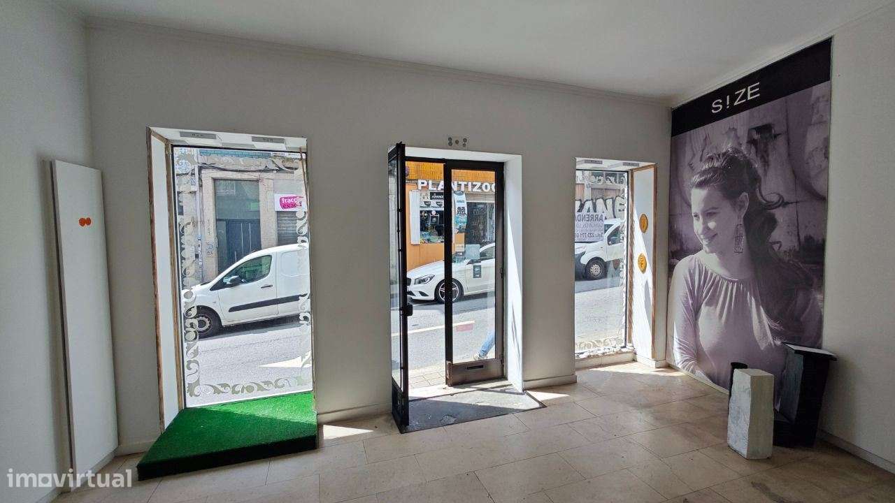 Loja c/50m2 / Rua do Freixo / Porto - Grande imagem: 1/10