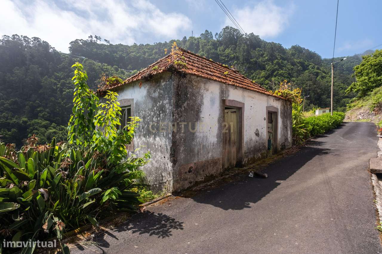 Moradia para recuperar no Faial-5