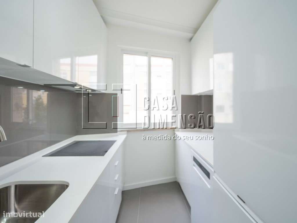 Apartamento T1, em fase de remodelação, Na Damaia!!-9