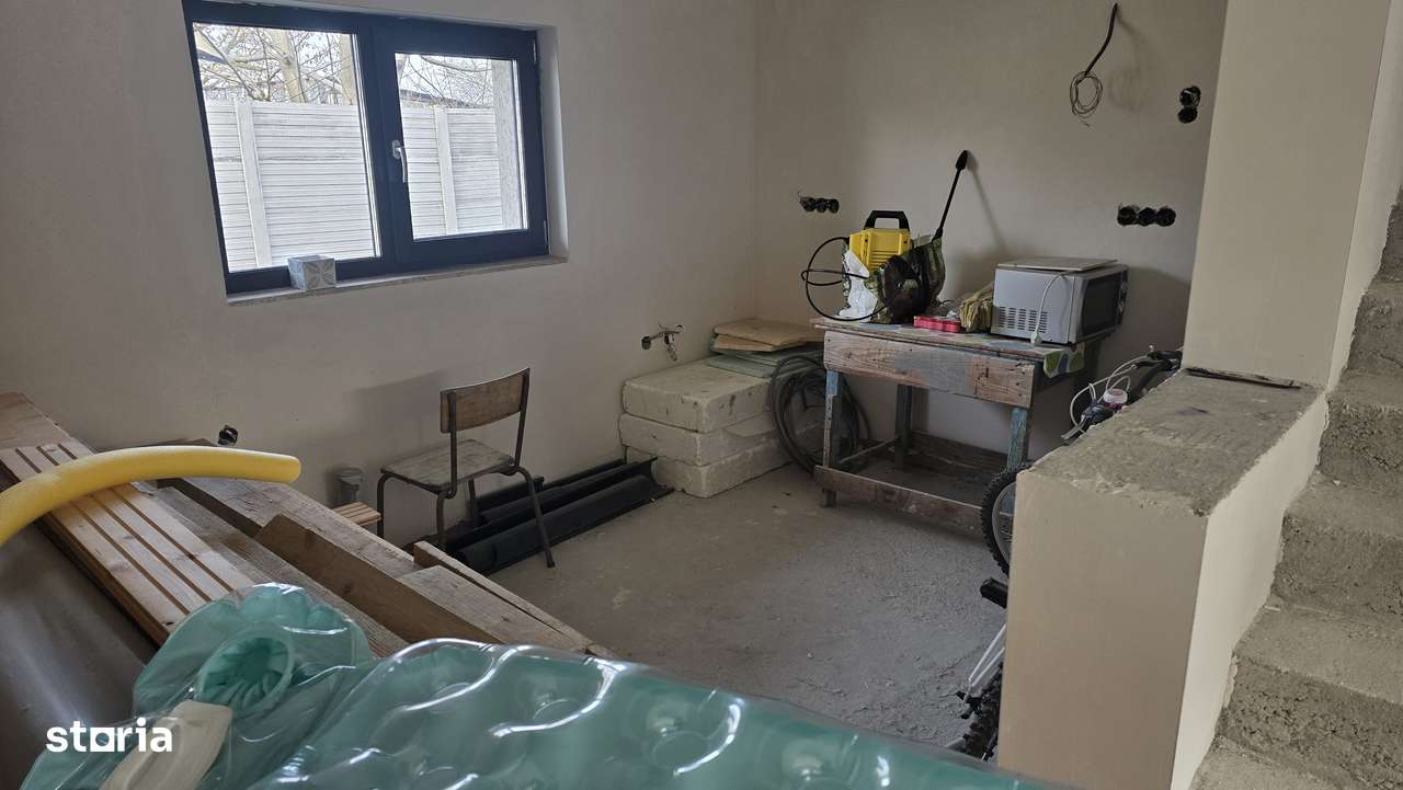 Vand casa in duplex in Deva, semifinisata, zona Garii, P+E+pod-11